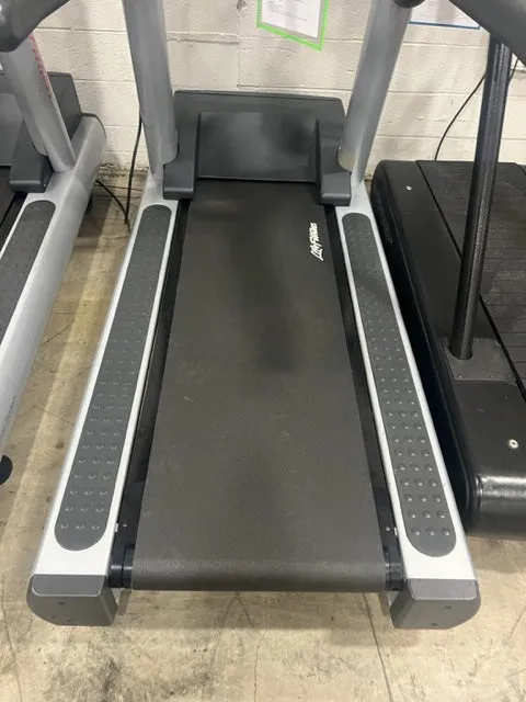 Life Fitness Integrity Series Treadmill CLST - Used